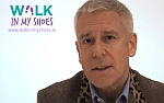 Bild zu: Adam Clayton unterstützt die Kampagne "Walk in My Shoes"