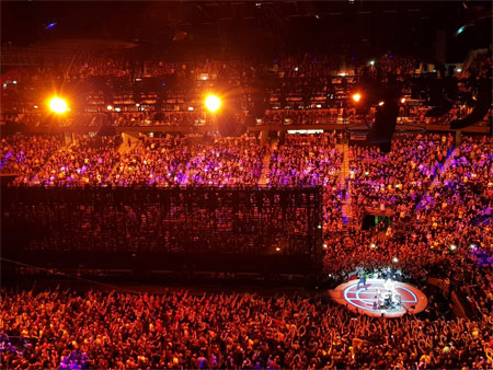 Bild zu: Songliste U2: eXPERIENCE Live - Berlin 3sat / Aufnahmen der Apollo Show?